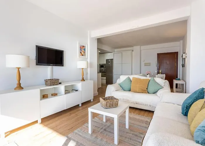 Ensuite Mediterranean Sea Front דירה פואנגירולה