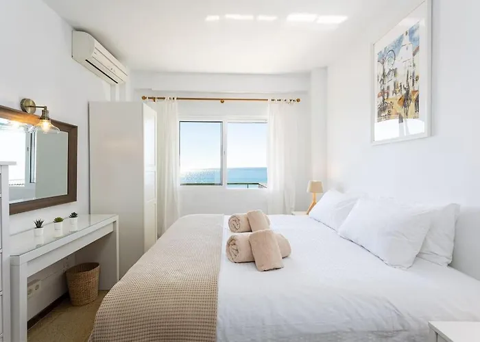 Ensuite Mediterranean Sea Front דירה פואנגירולה