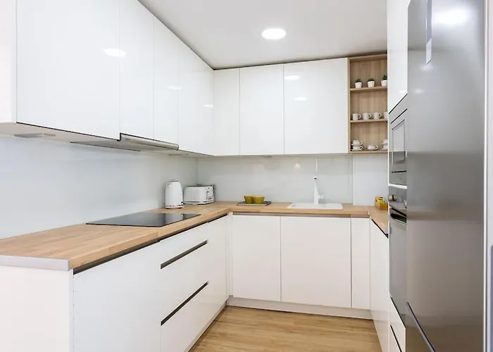 Ensuite Mediterranean Sea Front דירה פואנגירולה